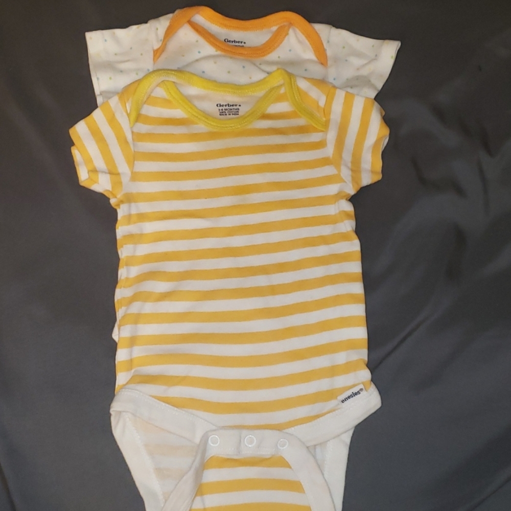 Set of 2 Gerber onesie